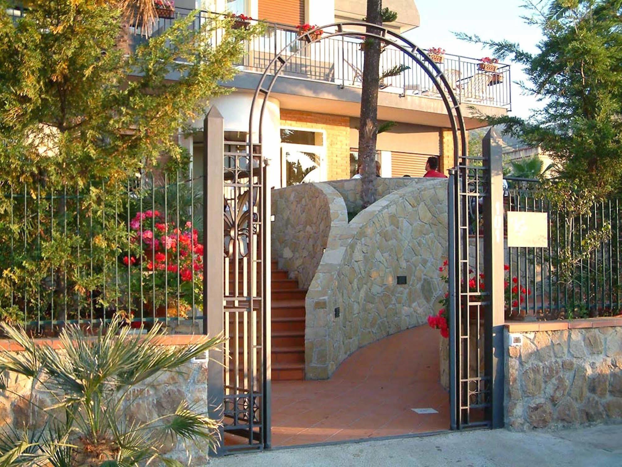 Villa Gaia Hotel Cefalù Exterior foto